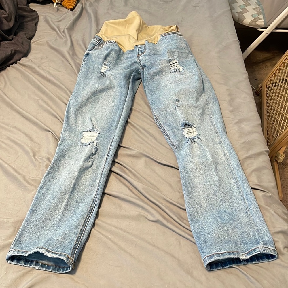 Time and Tru maternity jeans. Straight leg cut. Size 4-6 stretch material.